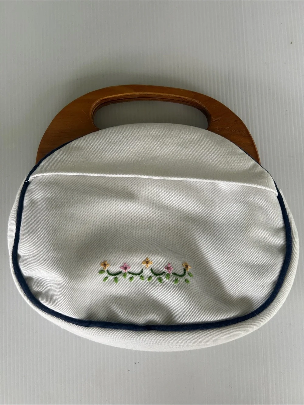 Vintage White Floral Embroidered Clutch with Wooden Handle